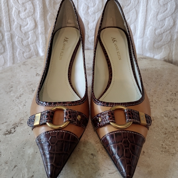 Anne Klein Spectator Kitten Heel Pump Shoes - SOLD🌹Beautiful Anne Klein DEGGAS Women's Kitten Heel Brn Leather Pumps Sz 8 M